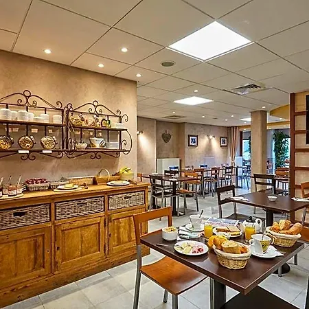 Cit'hotel Le National 2* Cluses